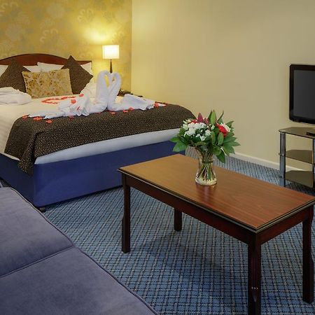 Oxford Witney Hotel Exterior foto