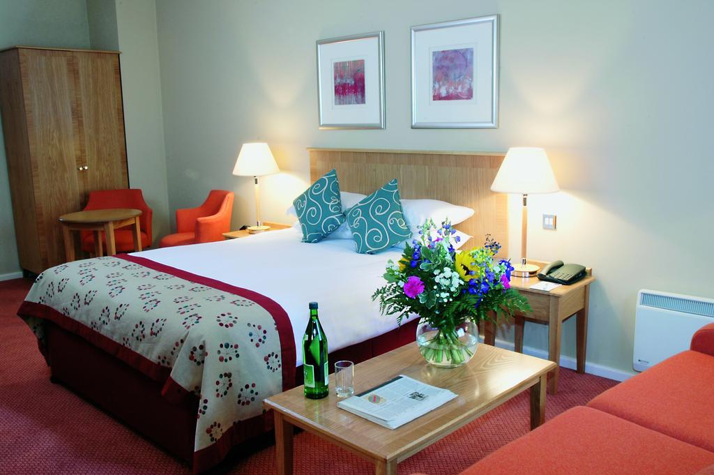 Oxford Witney Hotel Exterior foto