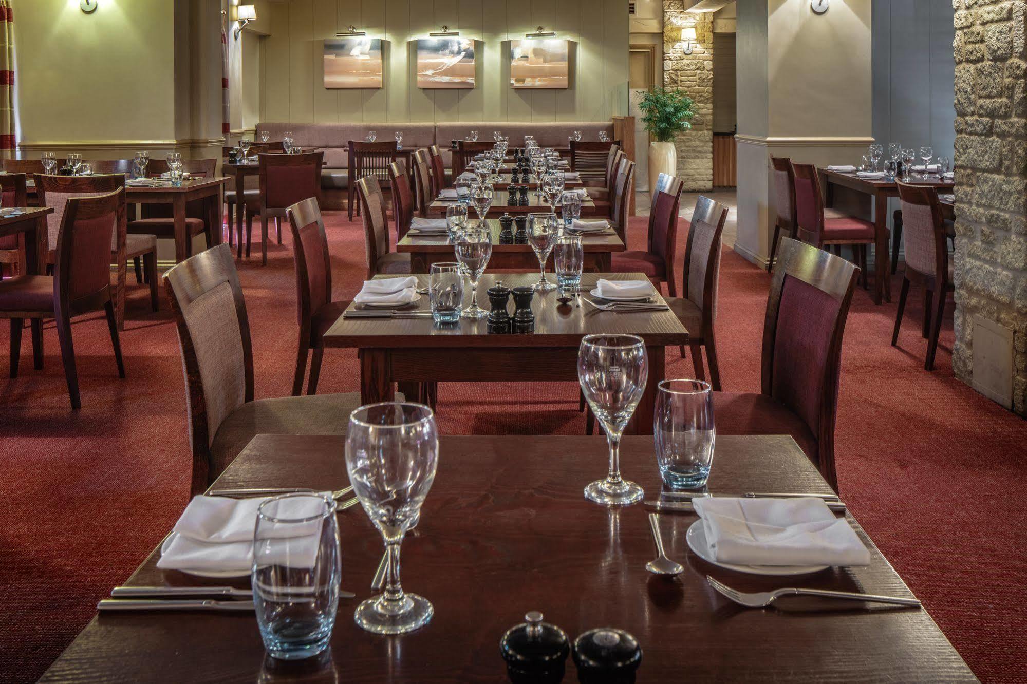 Oxford Witney Hotel Exterior foto