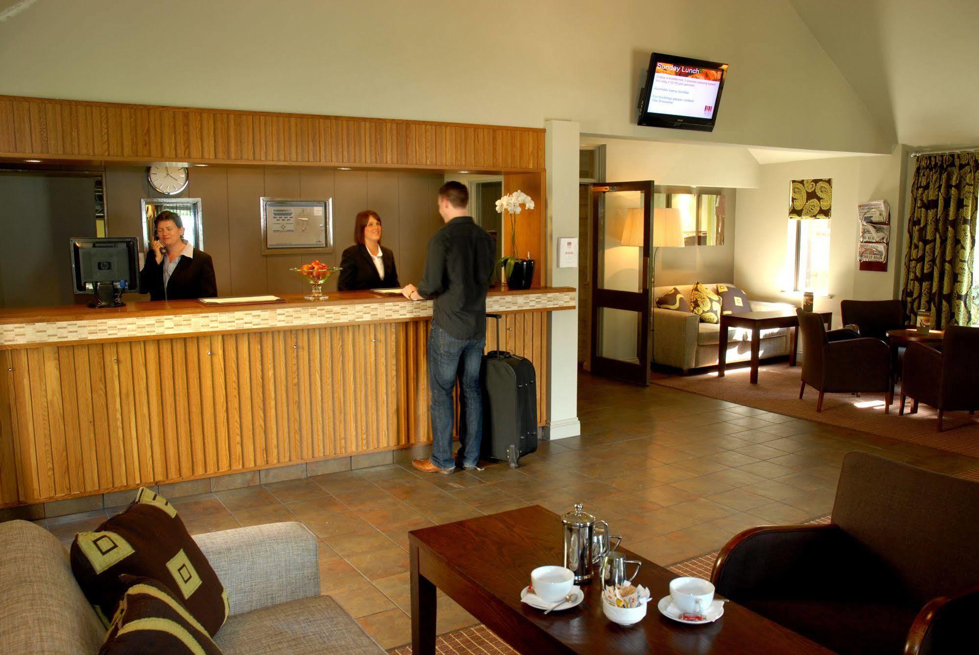 Oxford Witney Hotel Exterior foto